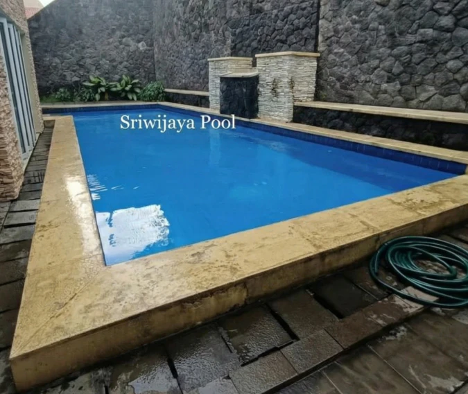 Batu Alam Unik Kolam Renang